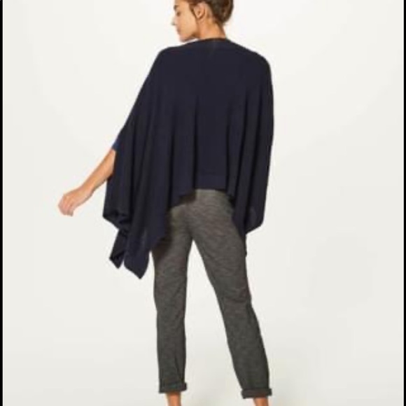 Lululemon Forward Flow Cape - Picture 2 of 3